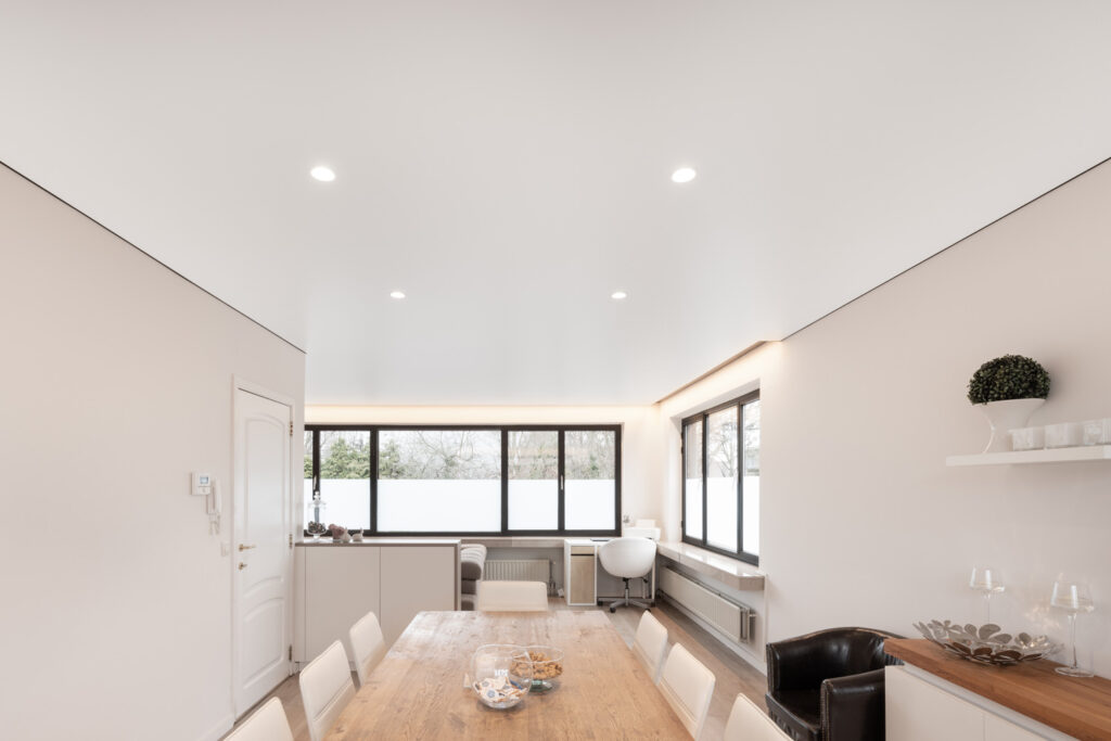 nieuw plafond woonkamer